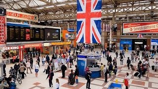 A Walk Through The London Victoria Station London England [upl. by Bearnard]